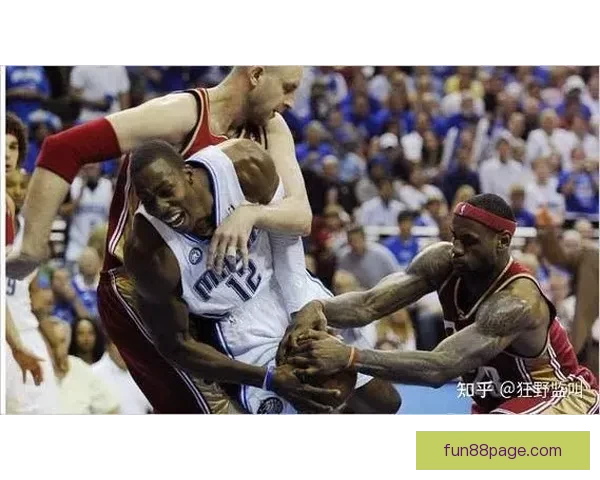 詹姆斯评生涯前三高光时刻:世纪封盖居首 扣翻特里与07年东决上榜 詹姆斯评生涯前三高光时刻:世纪封盖居首 扣翻特里与07年东决上榜